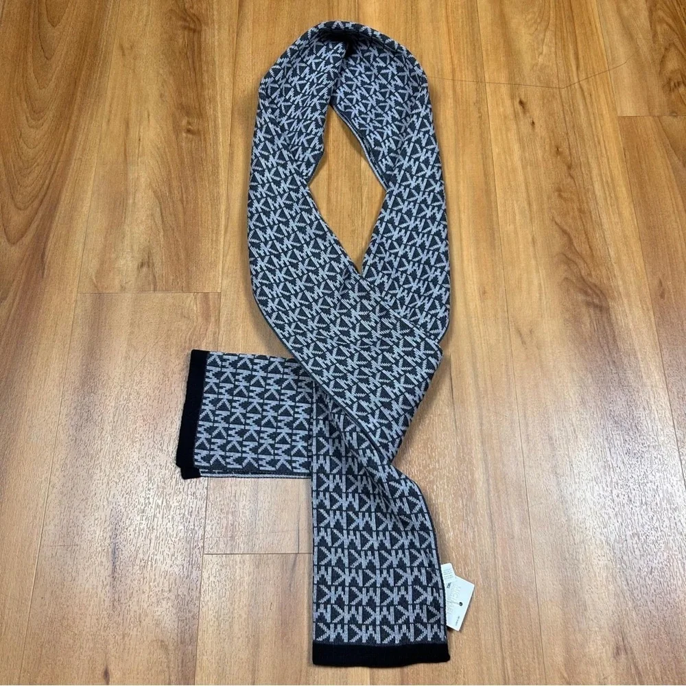 Michael‎ Women’s Kors Black and Gray Patterned Scarf Size OS